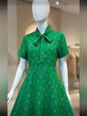 Forever 21 Size M Mini Dress Kelly Green Tie-Neck Twirl Flare Skirt Floral Print